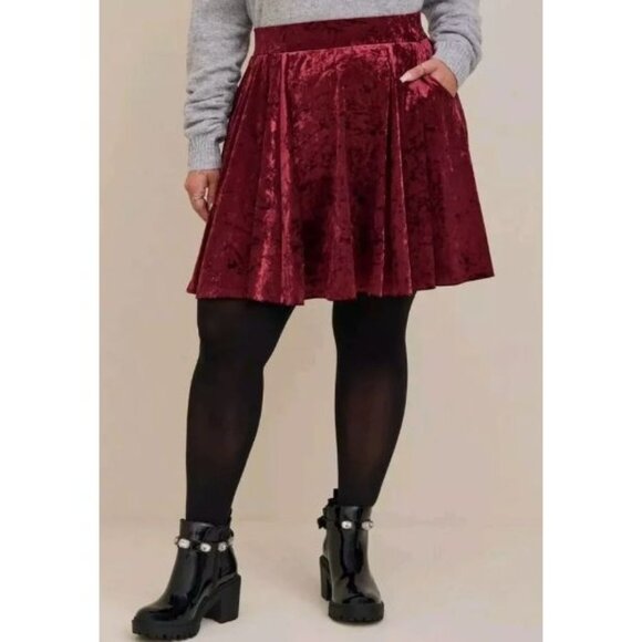 Torrid Women's Crushed Velvet Mini Skirt Maroon Plus Size 18-20 Pockets NWT - Picture 1 of 6